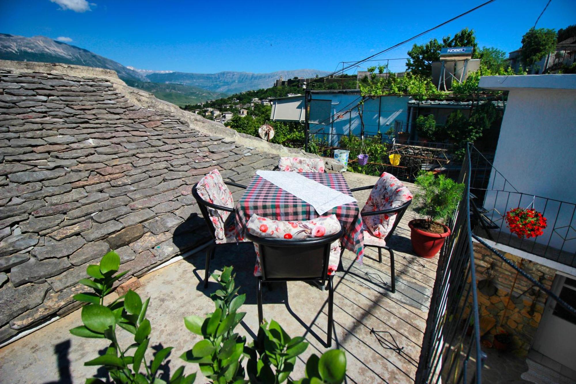 Guest House Denis Gjirokastër Exterior foto