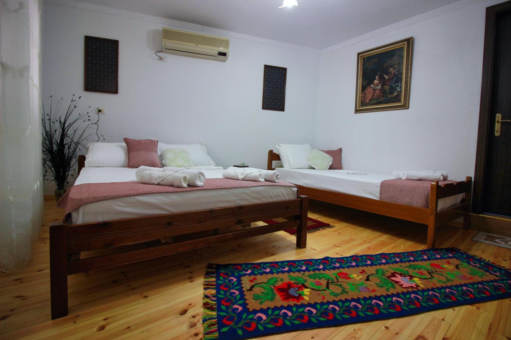 Guest House Denis Gjirokastër Exterior foto