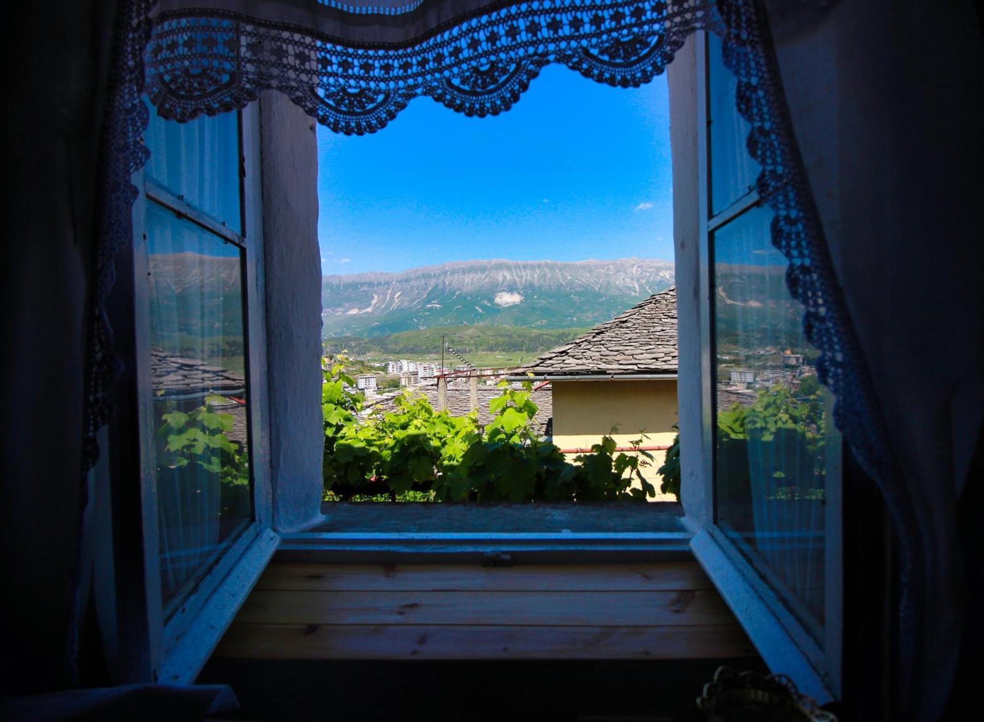Guest House Denis Gjirokastër Exterior foto